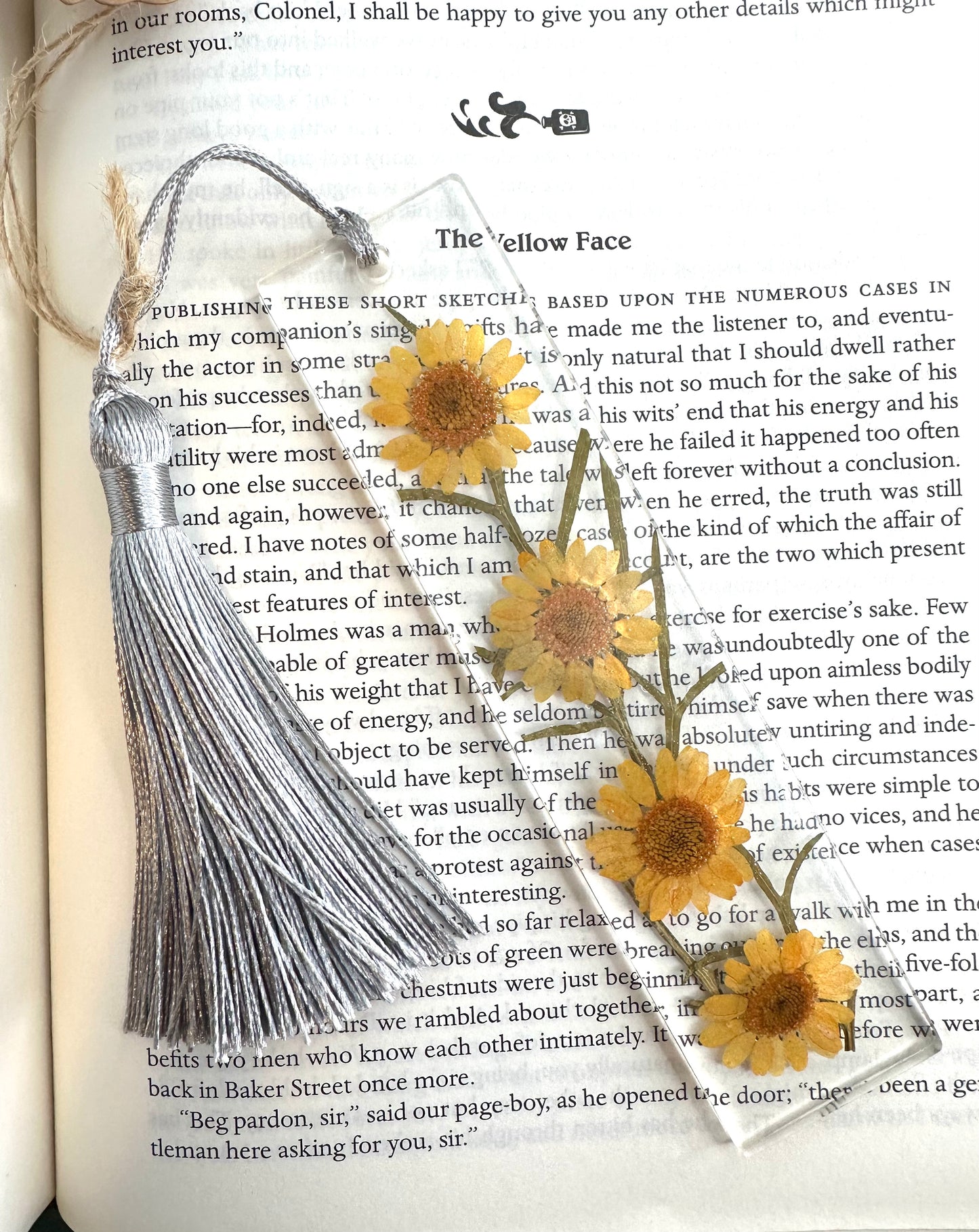 Handmade resin bookmarks with dried flowers