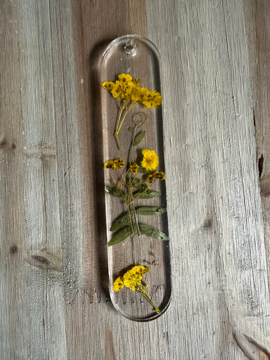 Handmade resin bookmarks with dried flowers