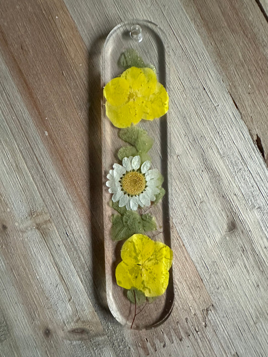 Handmade resin bookmarks with dried flowers