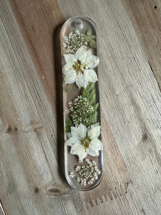 Handmade resin bookmarks with dried flowers